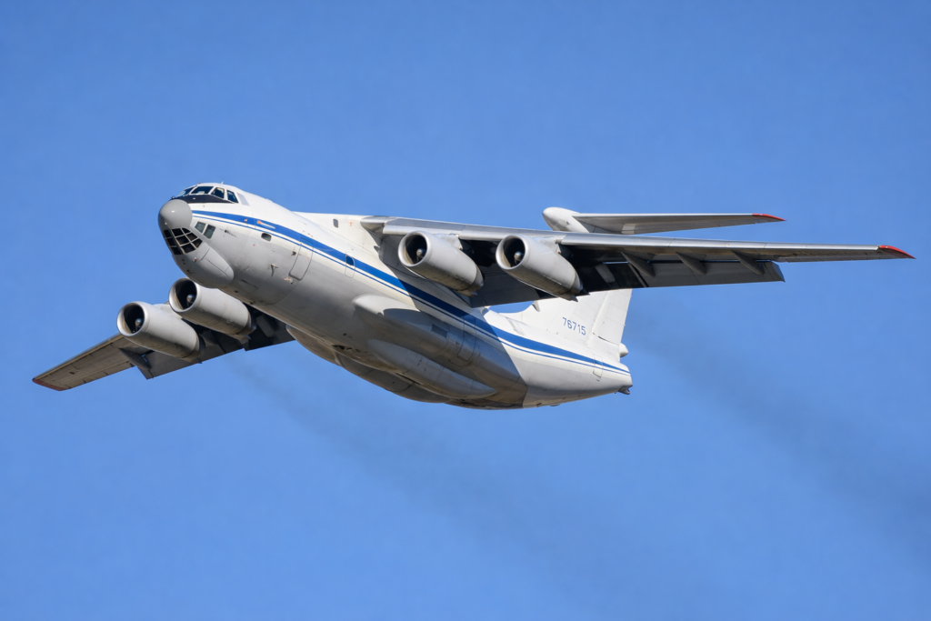 Ilyushin Il-76T vs Il-76TD cargo aircraft