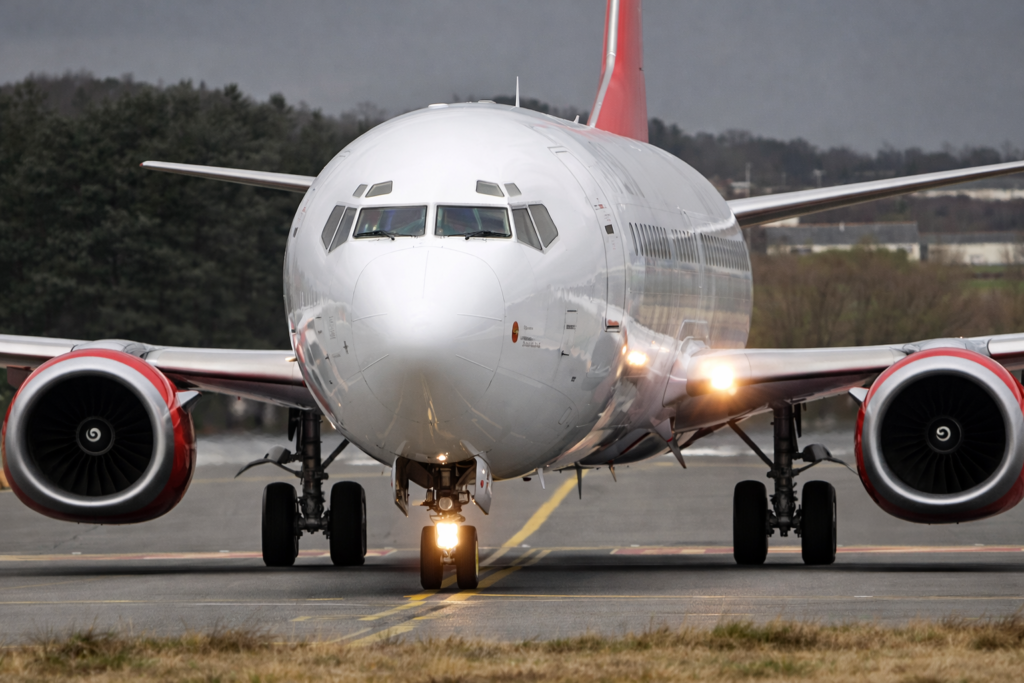 Boeing 737-400 800 900 passenger aircraft